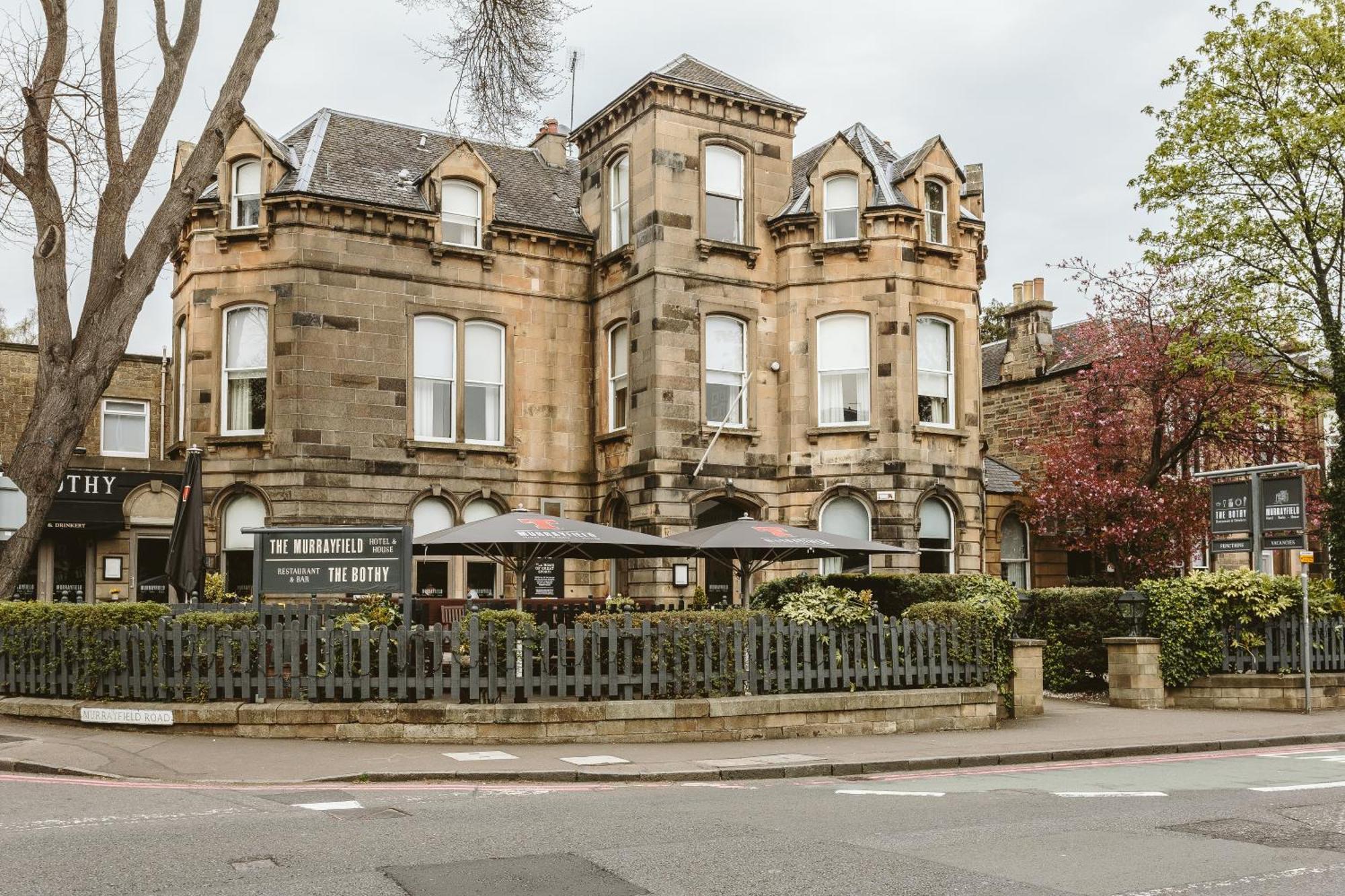 Staying In Murrayfield: 5 Airport Hotels Compared