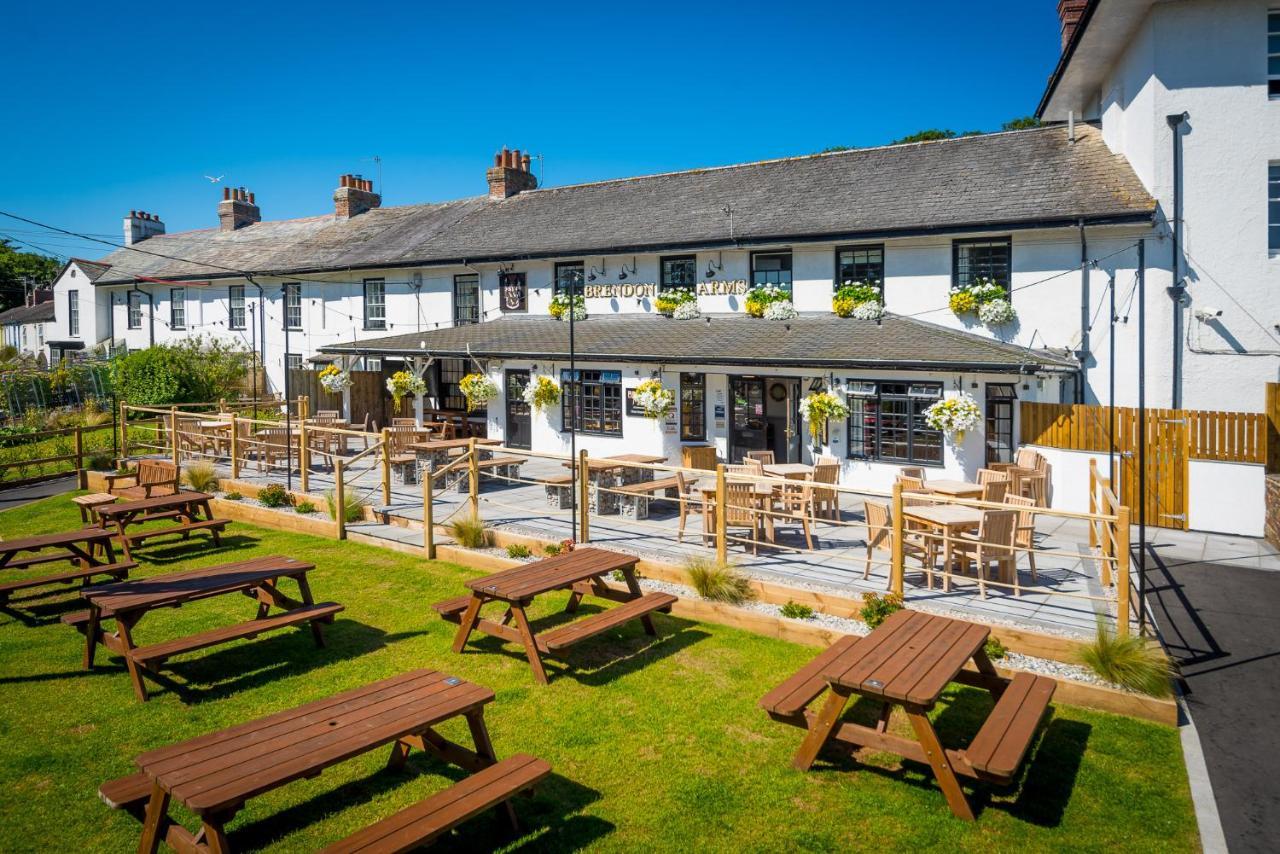 Staying Near Headland Leisure Services: 5 Staff-Praised Hotels Compared