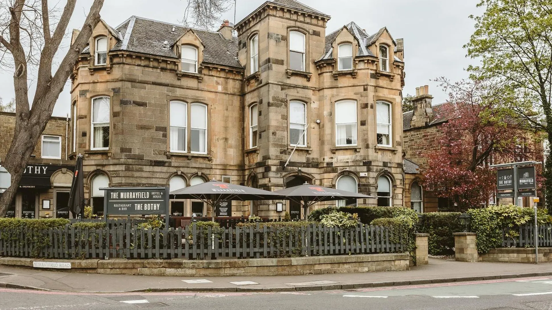 Staying In Murrayfield: 5 Airport Hotels Compared