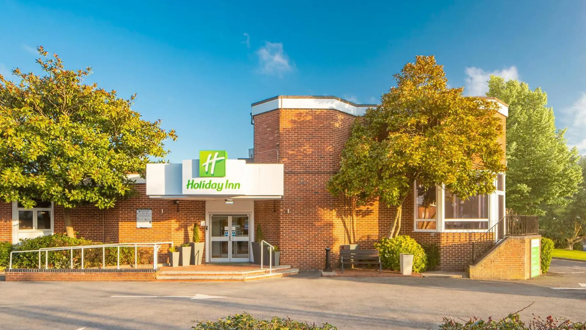 Staying Near Odiham Castle: 7 Luxury Hotels Compared
