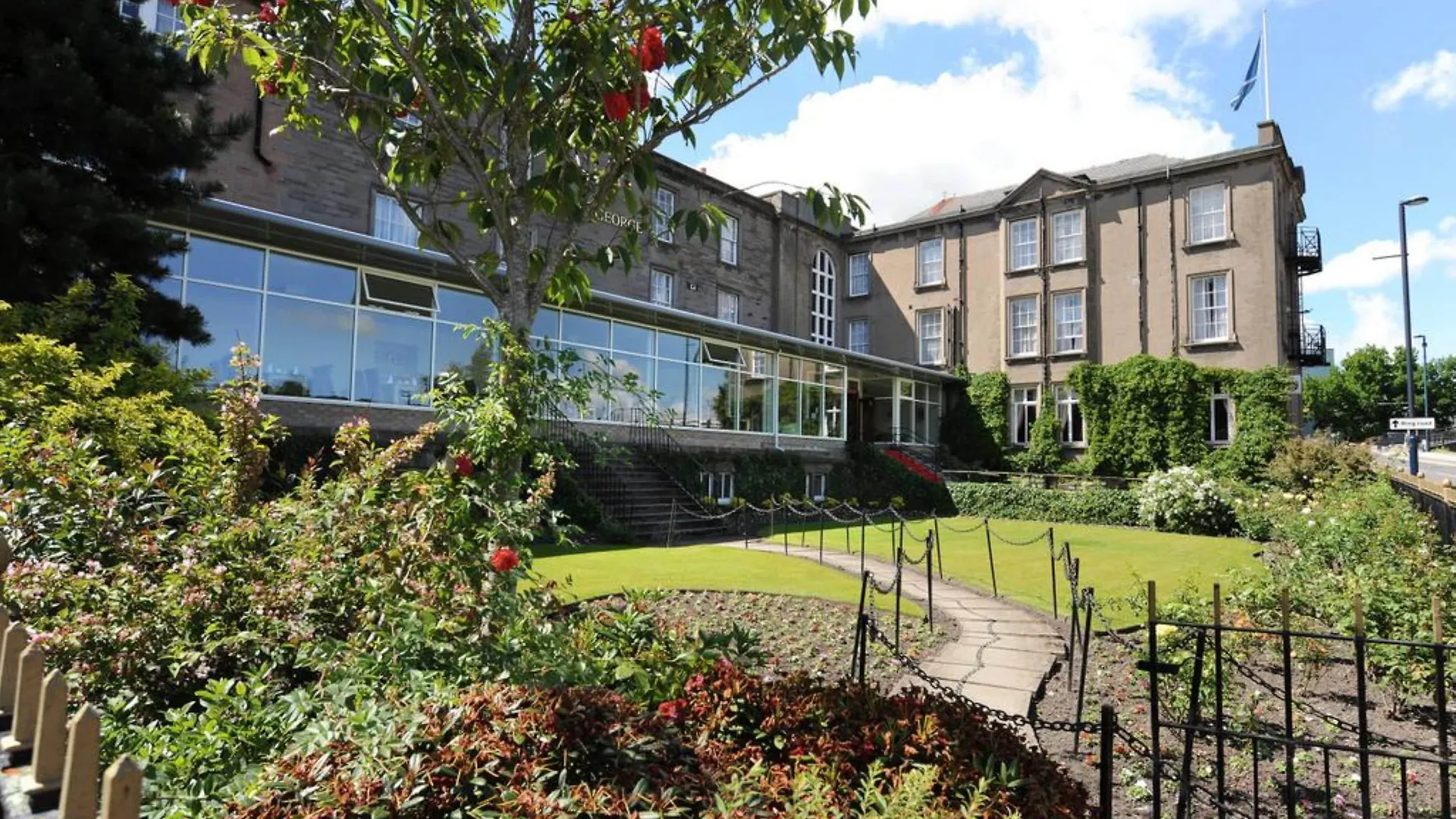 4 Family Hotels Near St Ninian's Cathedral Worth Booking