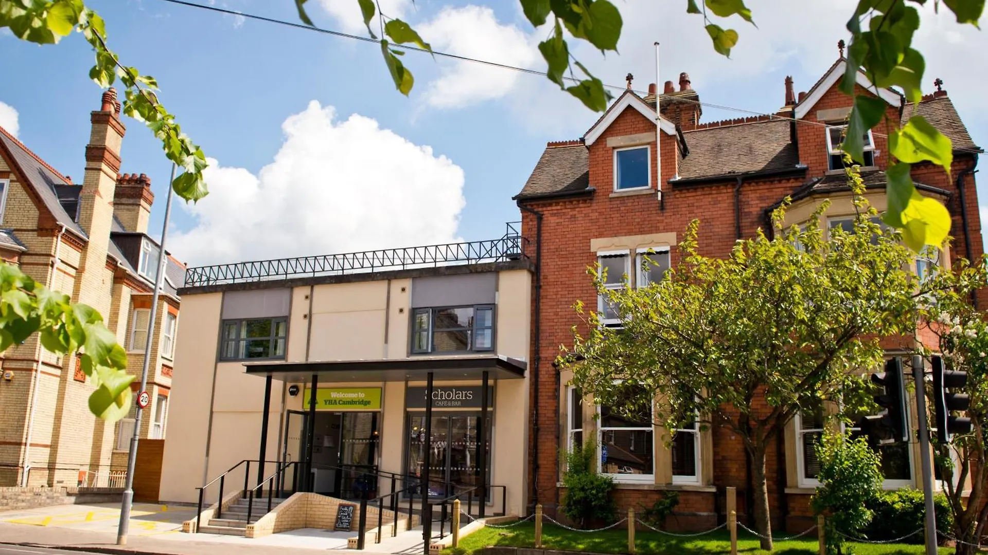 Staying Near Queens' College Cambridge: 6 Hotels Compared