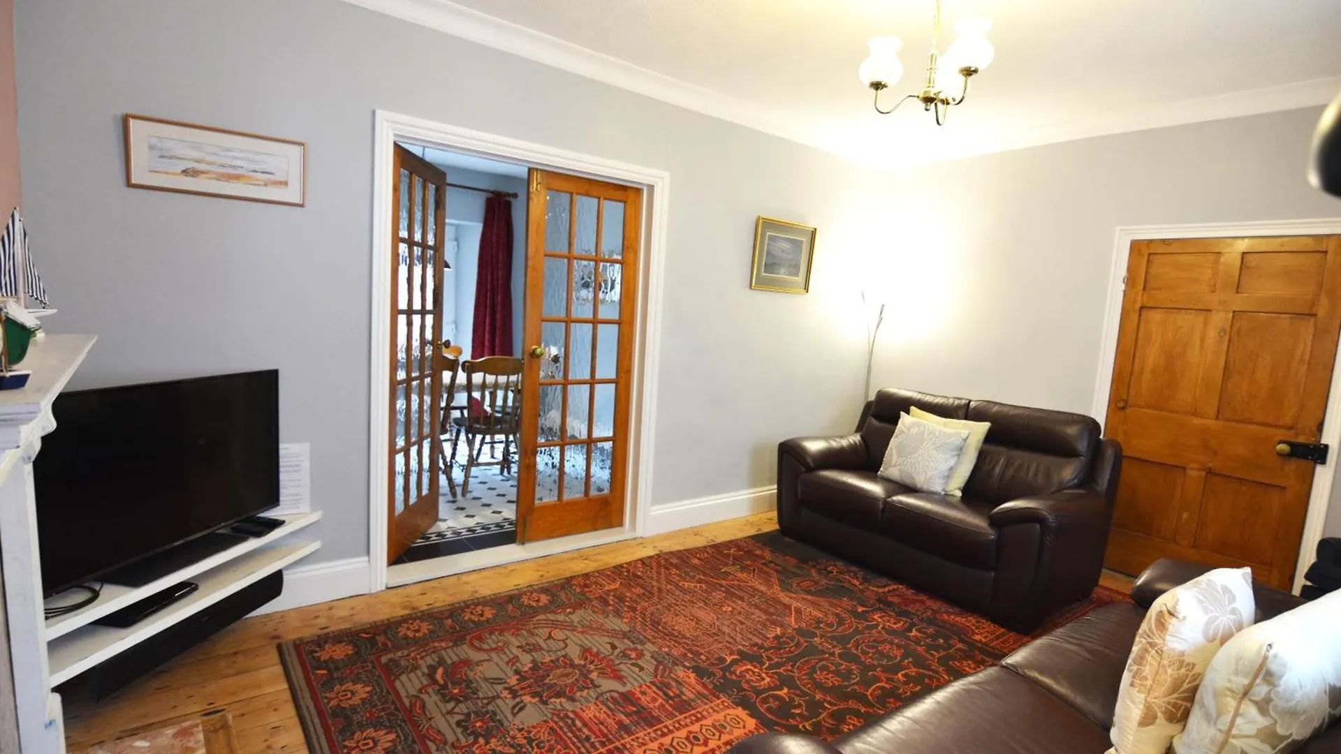 5 Holiday Homes Close to Tenby Golf Club Worth Booking