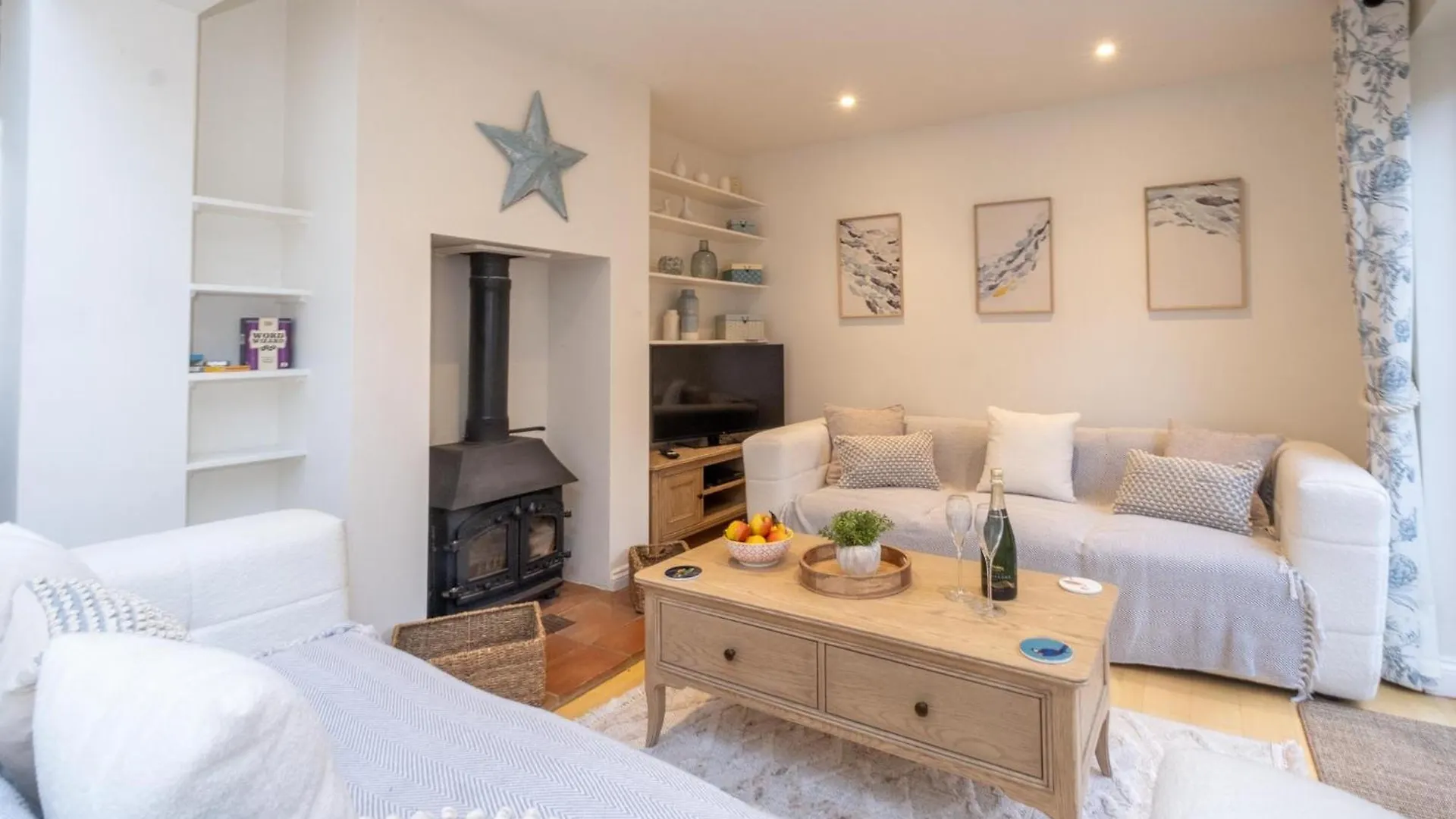 Where to Stay Near Long Shop Museum: 4 Holiday Homes in Aldeburgh