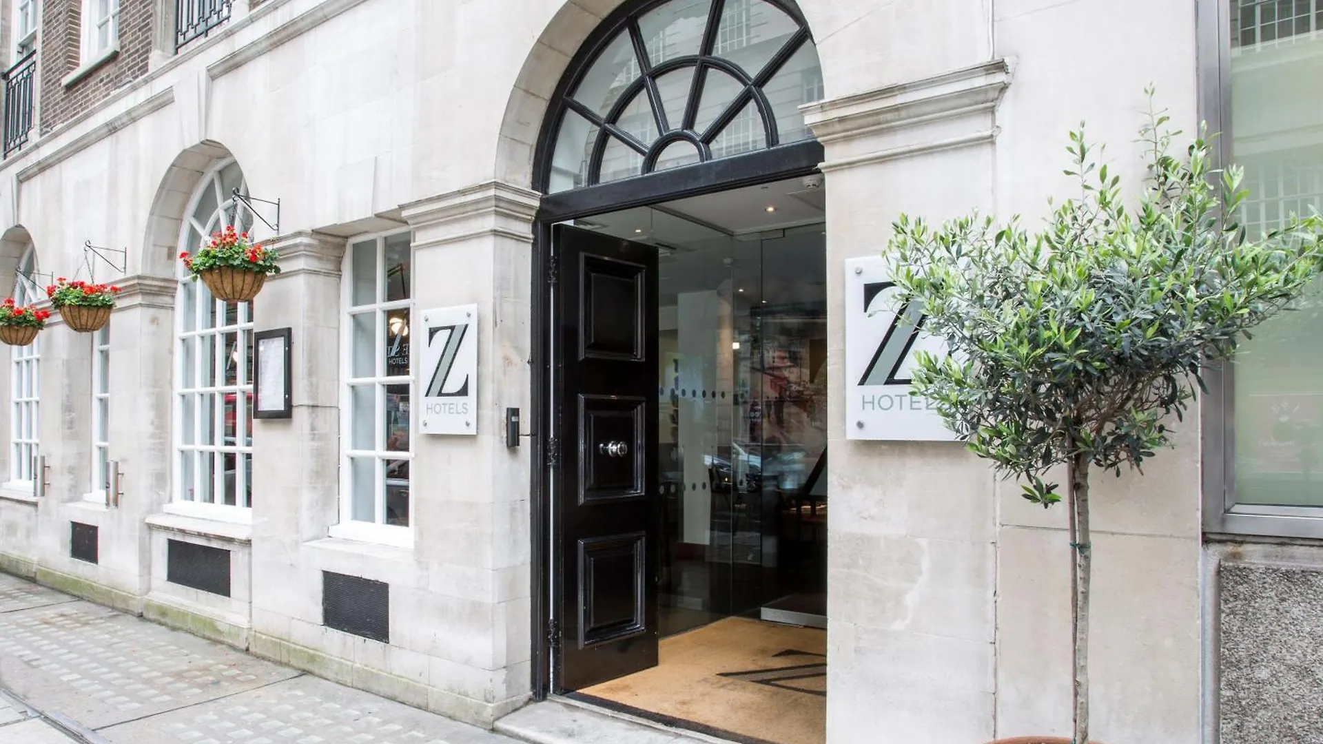 11 Central Hotels in Mayfair That Deliver Real London Access