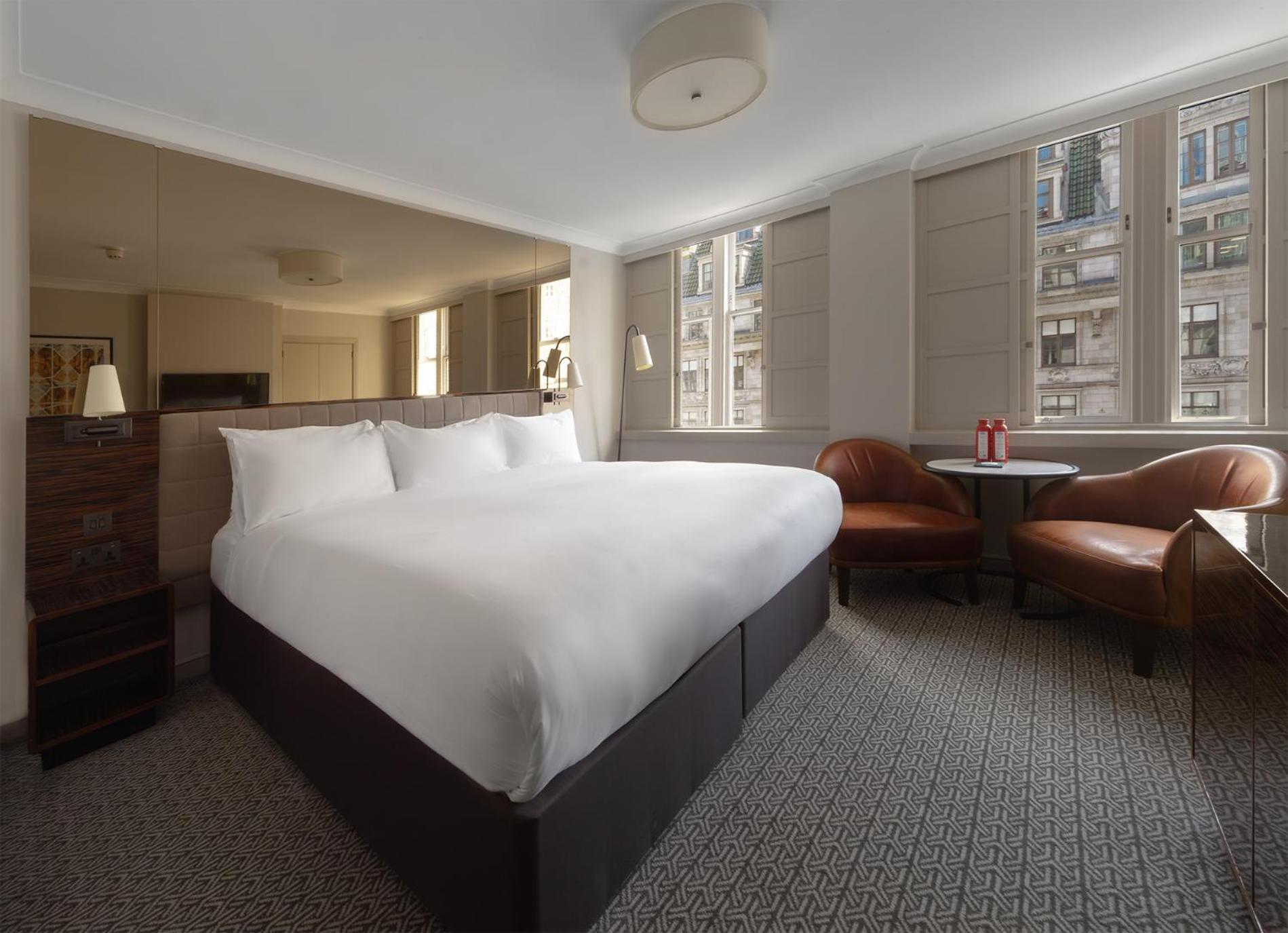 Where to Stay in West End: 13 Best Resort Hotels